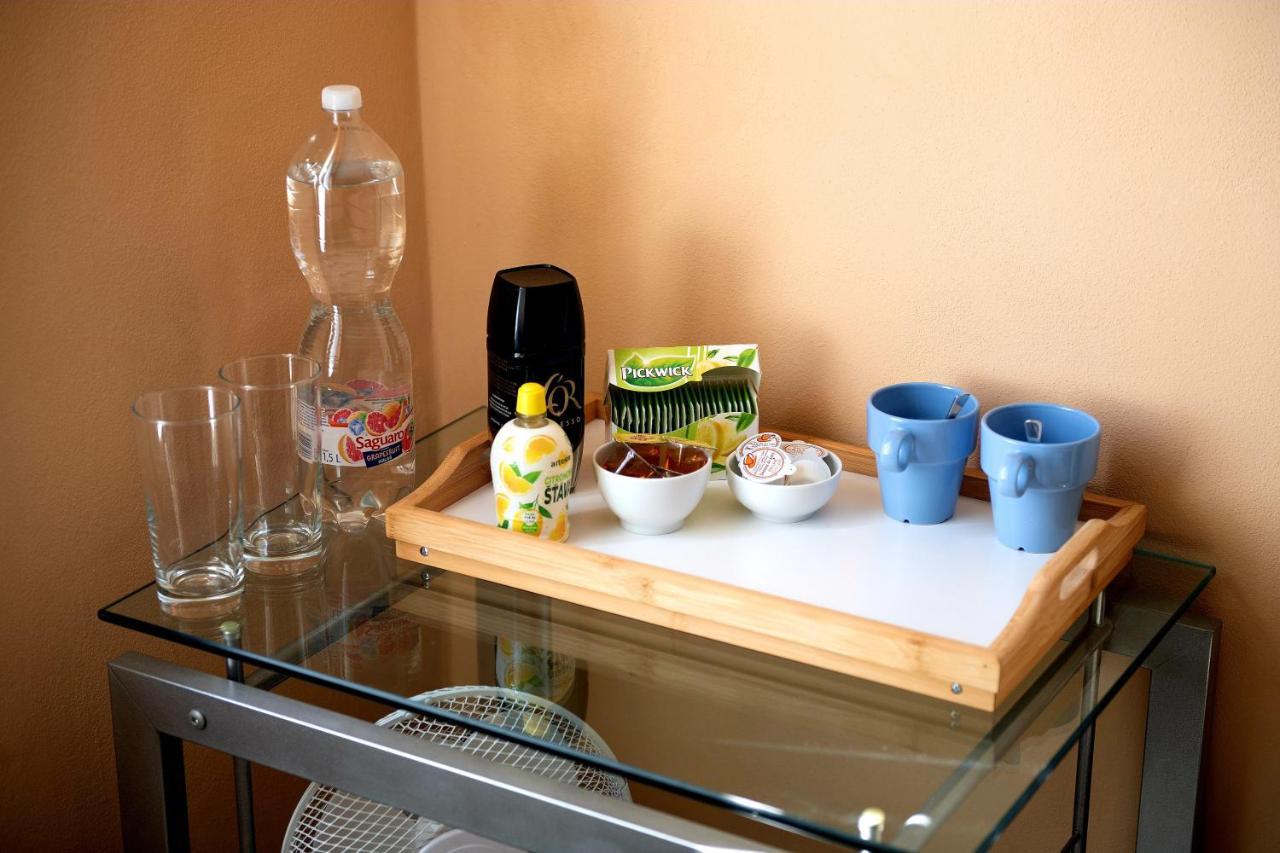 Cozy Room At Metro Station, Private Bathroom, 9Minutes Oldtown, 15Minutes Airport, Wifi Prague Exterior photo